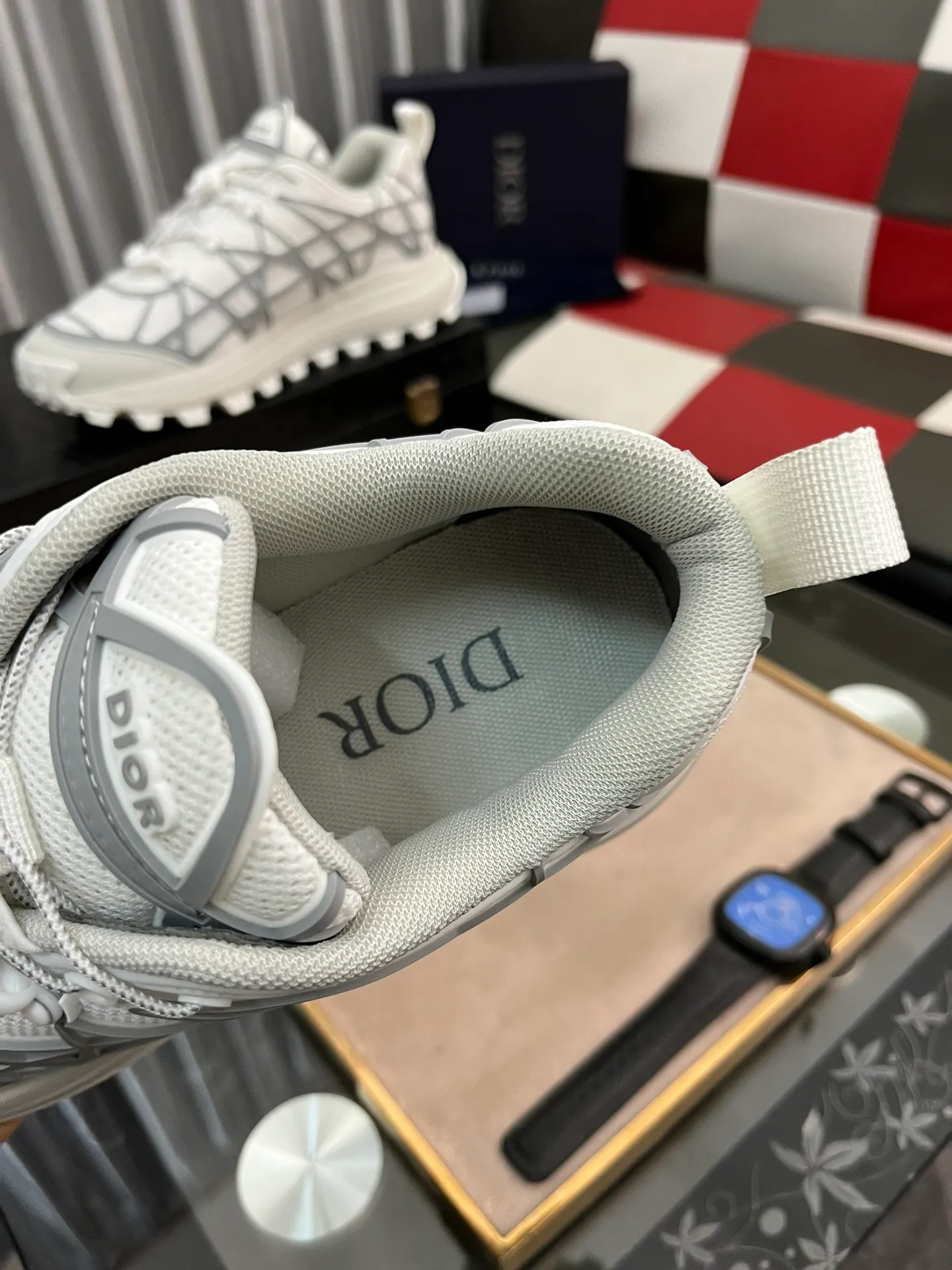 Ex-factory price 520⌚️⌚️B31 RUNNER sports shoes highlight the fashionable silhouette and are decorated with curved cannage pattern. They reinterpret the classic pattern in a structural style and enrich the Dior 2023 summer men's wear series. Meticulously crafted using the advanced craftsmanship of hiking shoes, it blends outdoor culture with Dior heritage. Code number 38-445⃣️Color optional